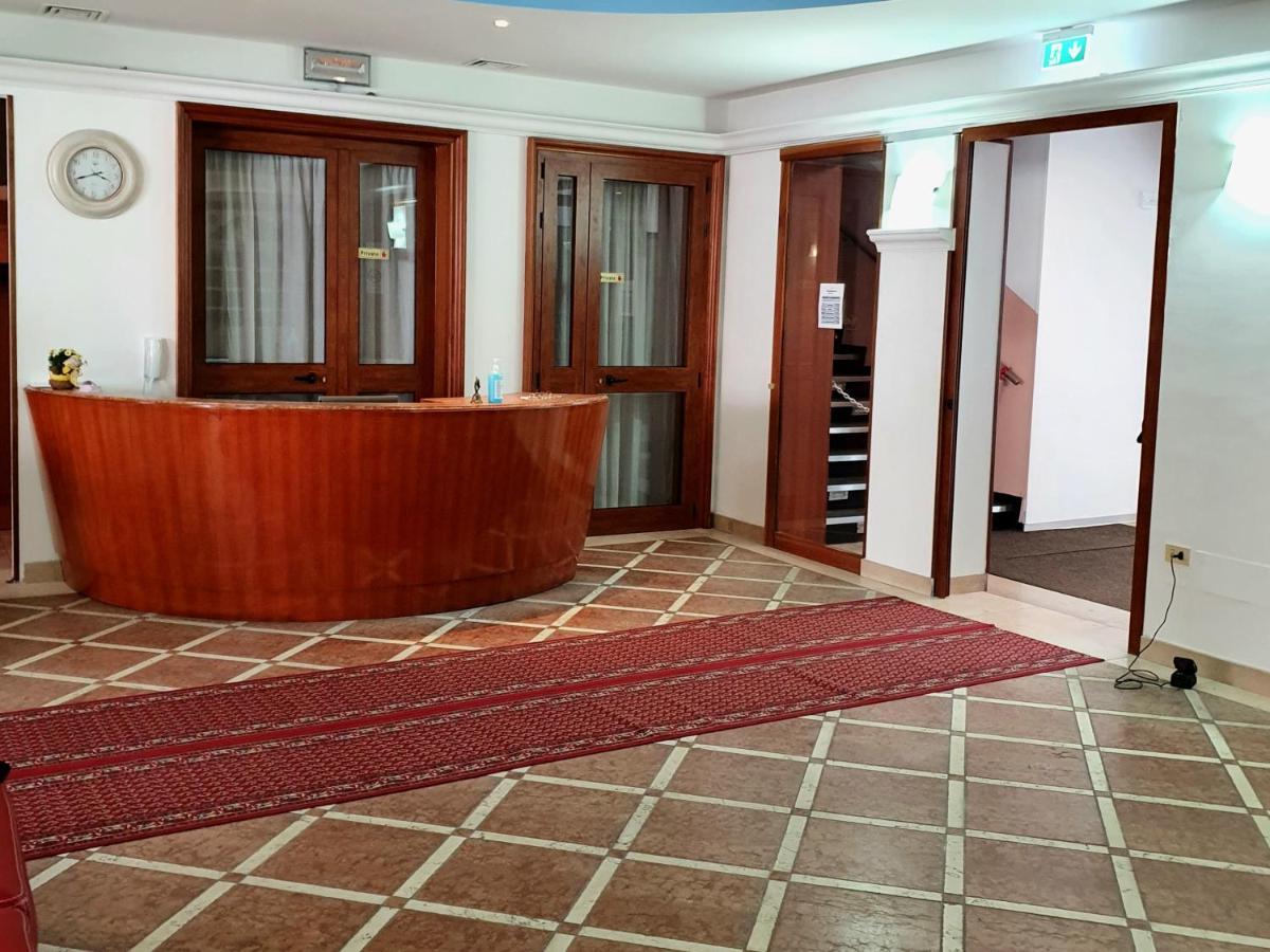 Hotel Perla Massa Lombarda Екстериор снимка