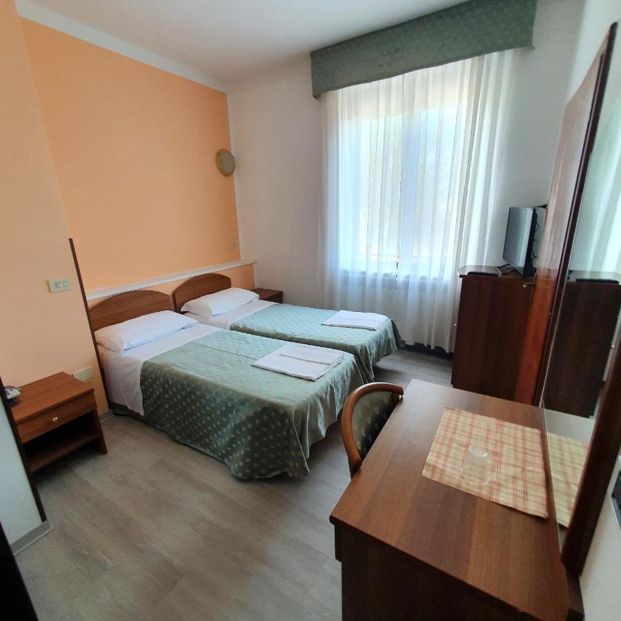 Hotel Perla Massa Lombarda Екстериор снимка