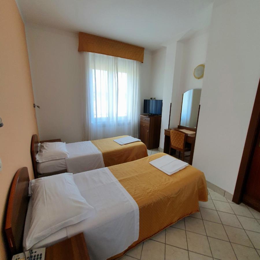 Hotel Perla Massa Lombarda Екстериор снимка