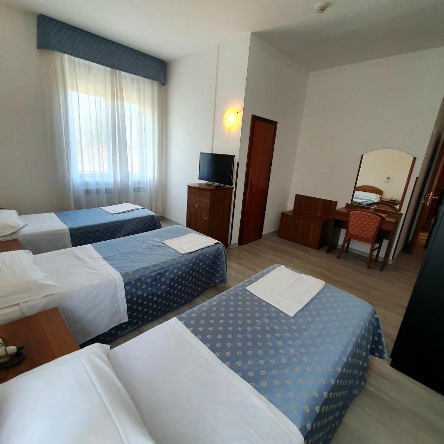 Hotel Perla Massa Lombarda Екстериор снимка