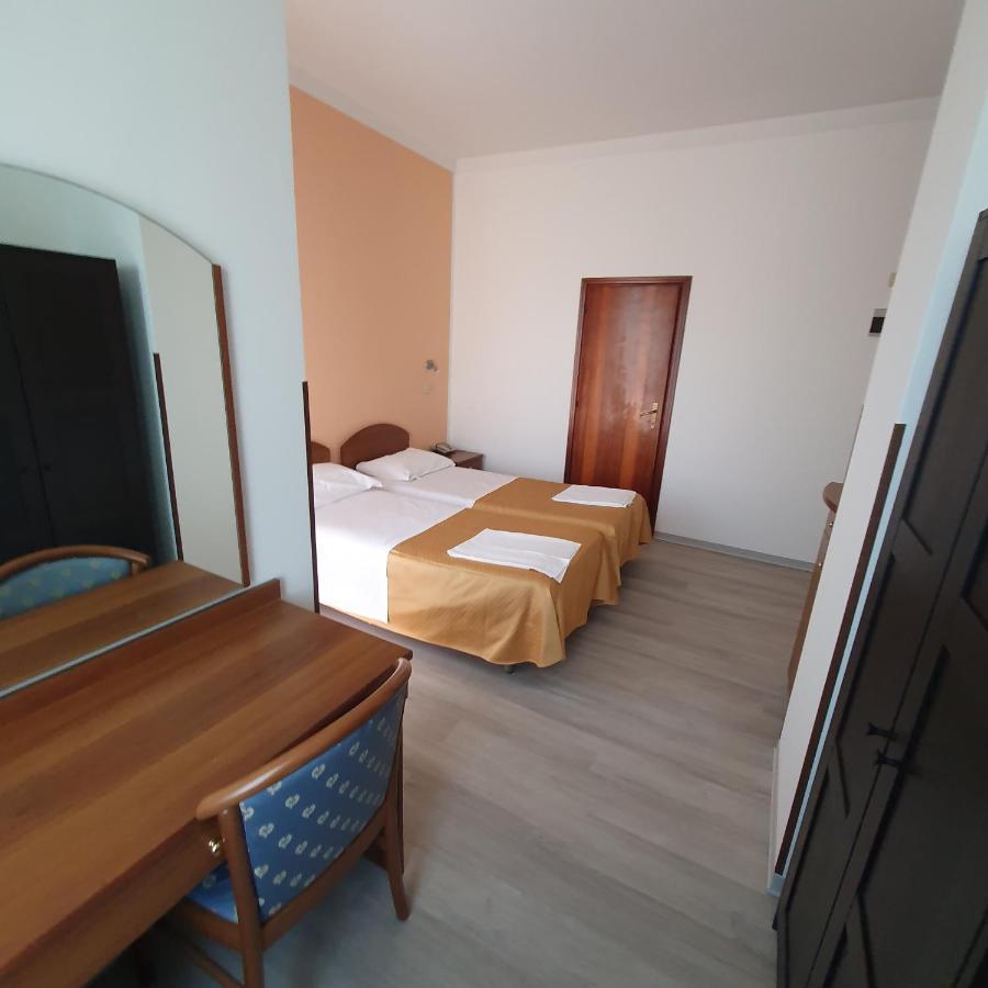 Hotel Perla Massa Lombarda Екстериор снимка