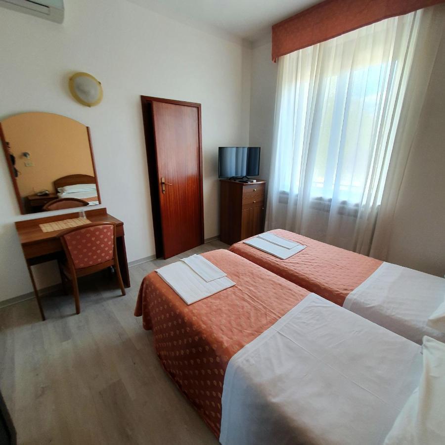 Hotel Perla Massa Lombarda Екстериор снимка