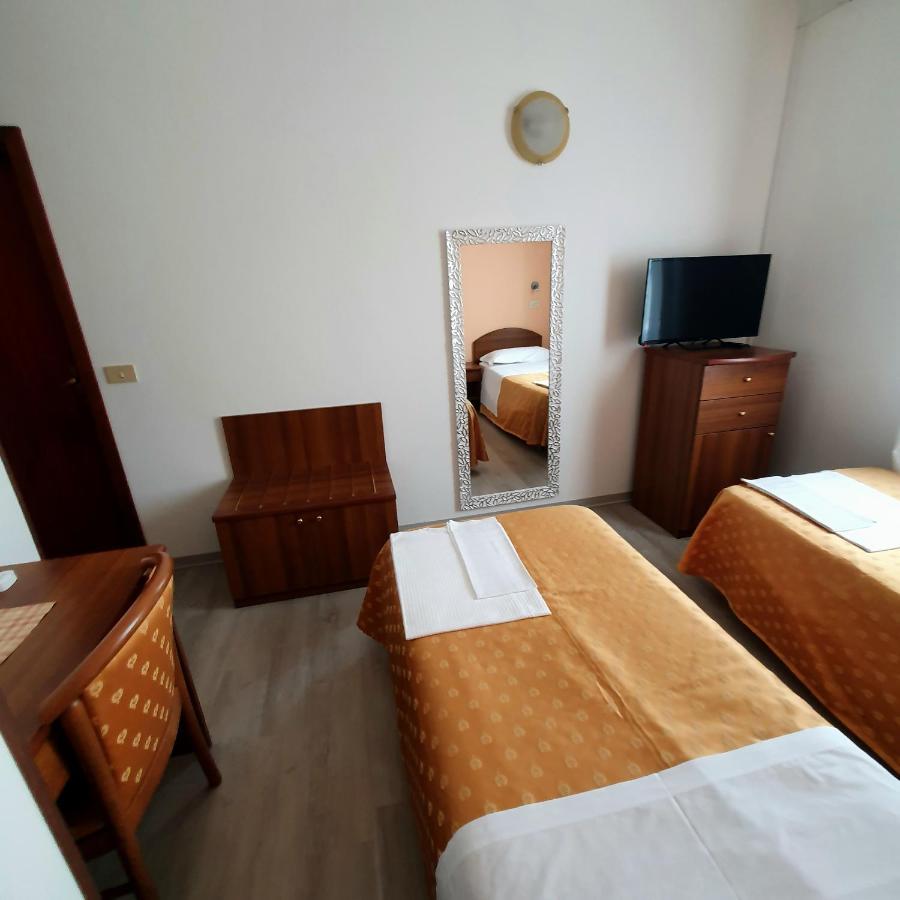 Hotel Perla Massa Lombarda Екстериор снимка