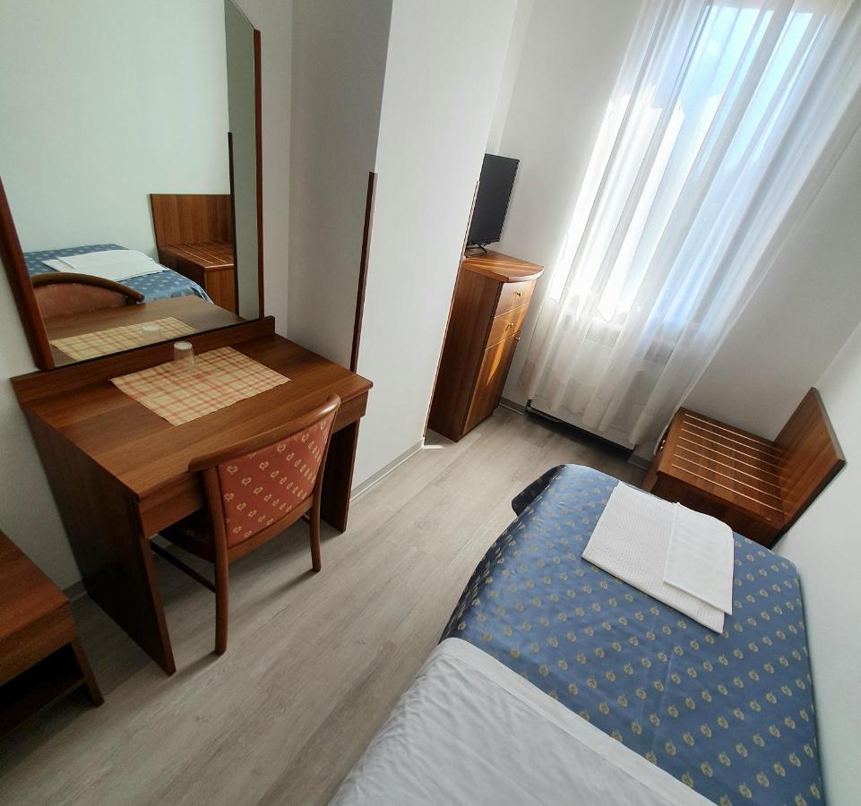 Hotel Perla Massa Lombarda Екстериор снимка