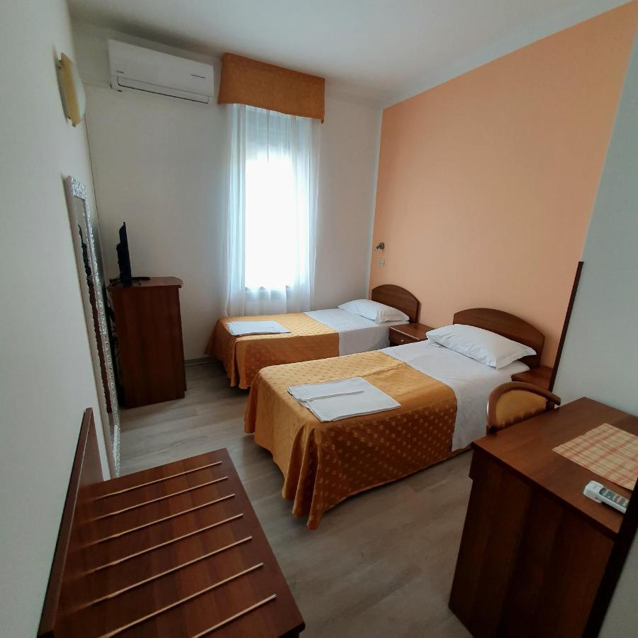 Hotel Perla Massa Lombarda Екстериор снимка
