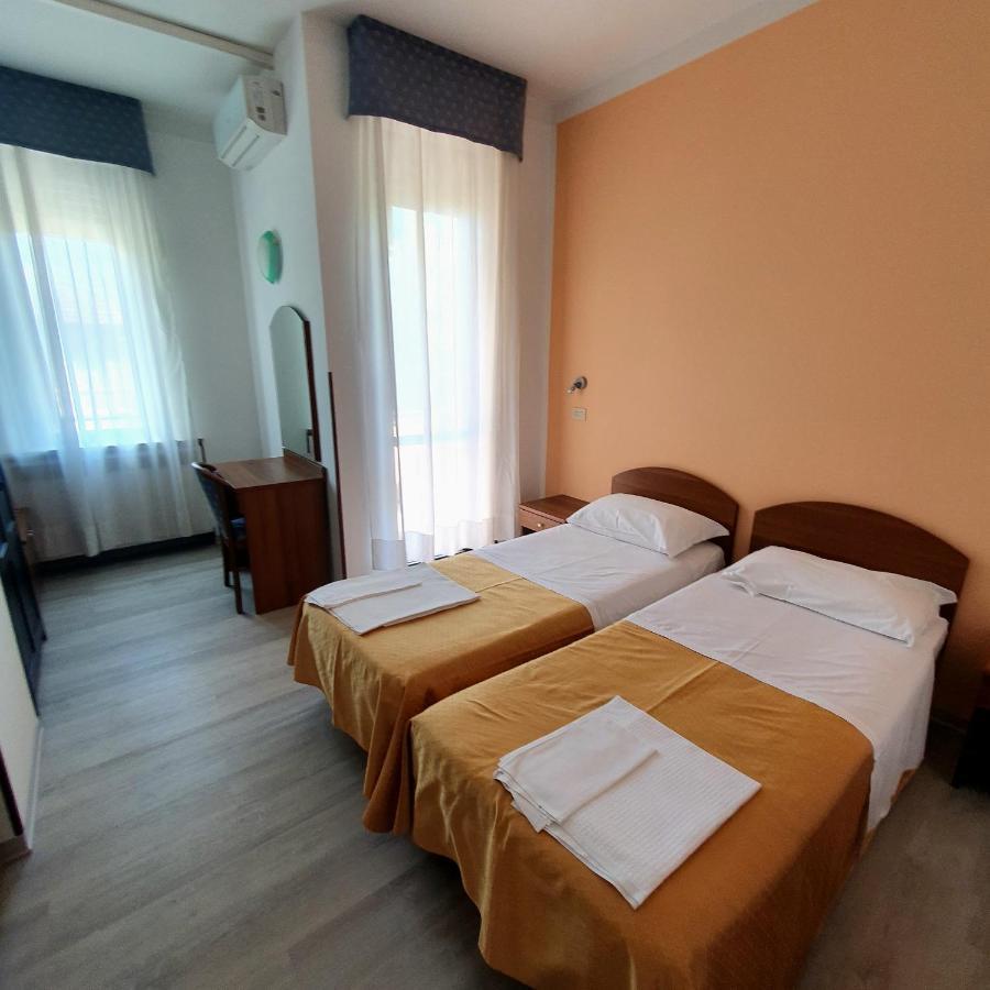 Hotel Perla Massa Lombarda Екстериор снимка