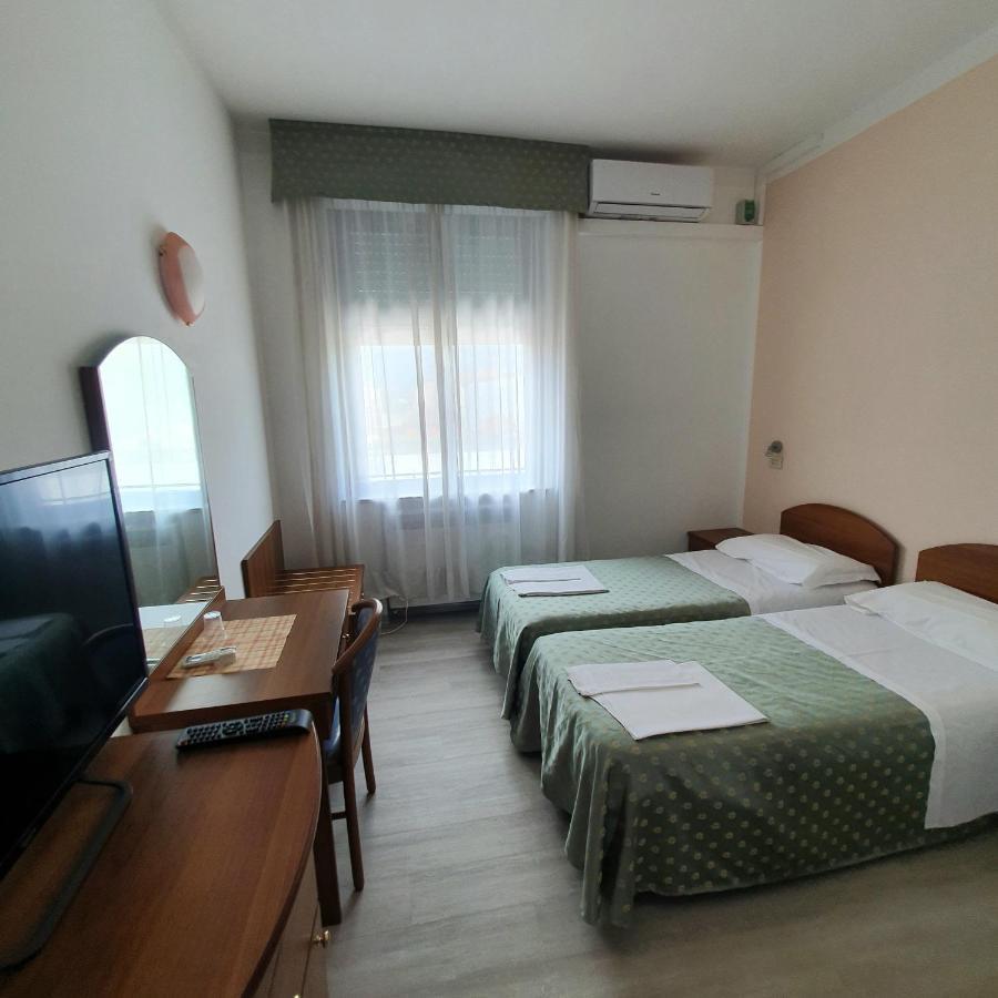 Hotel Perla Massa Lombarda Екстериор снимка