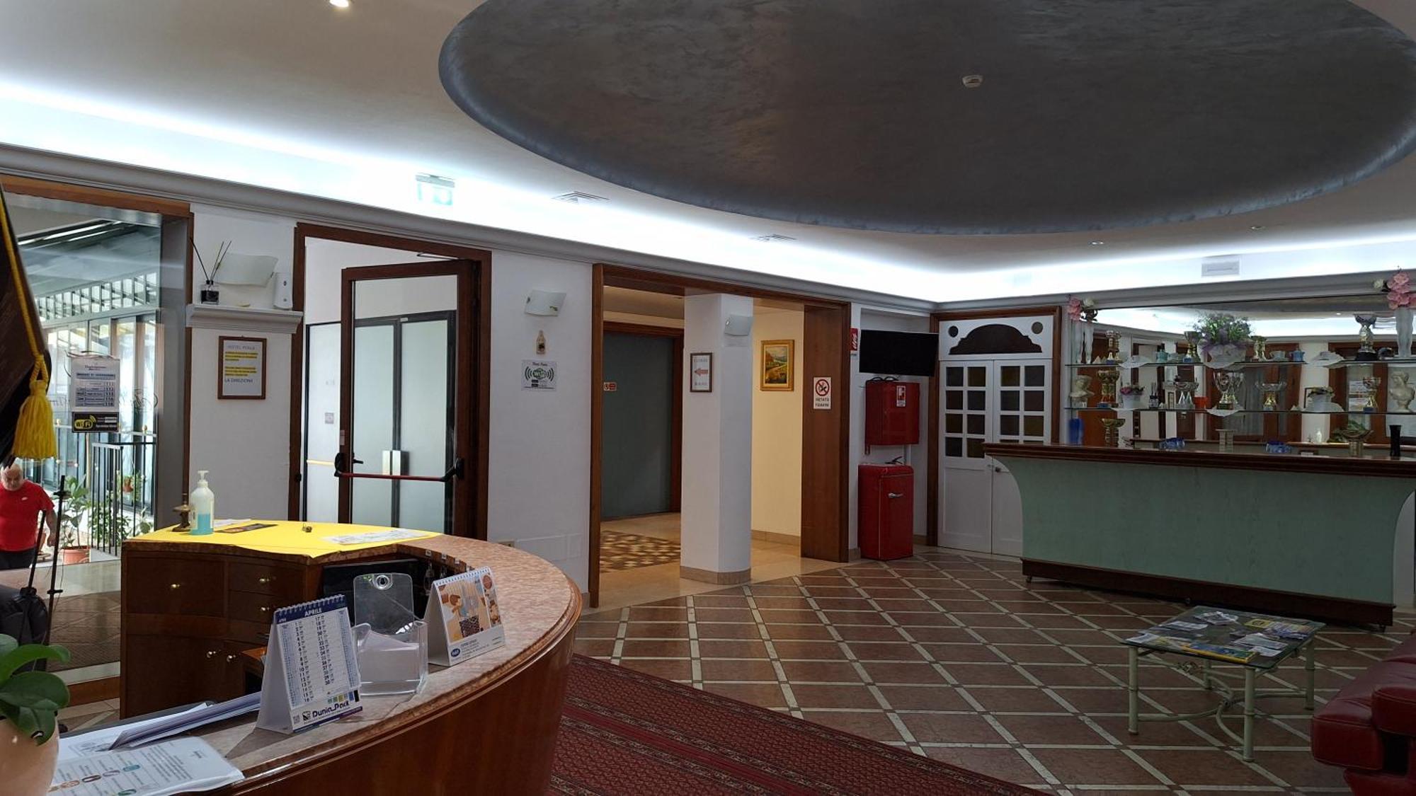 Hotel Perla Massa Lombarda Екстериор снимка