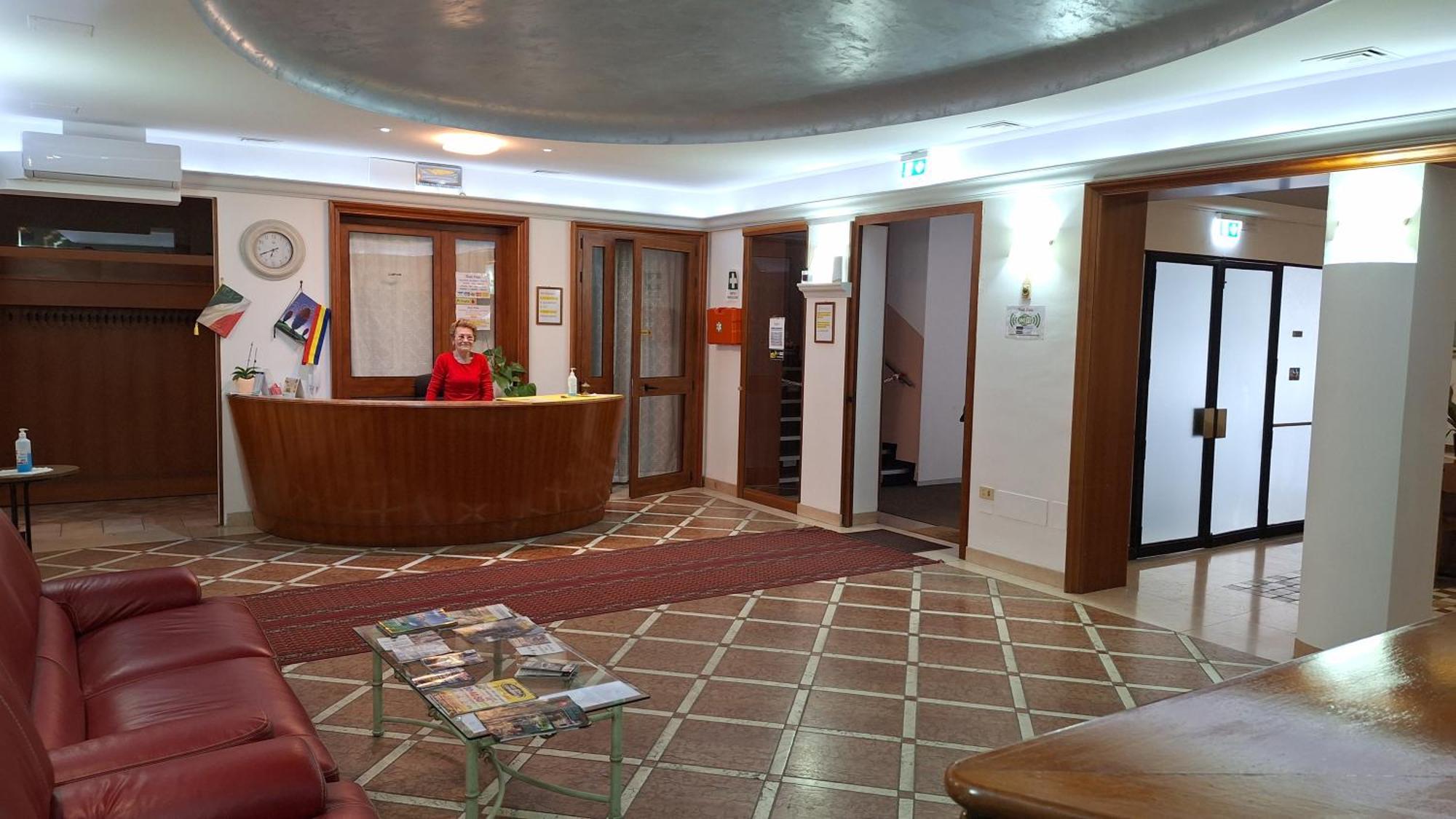 Hotel Perla Massa Lombarda Екстериор снимка