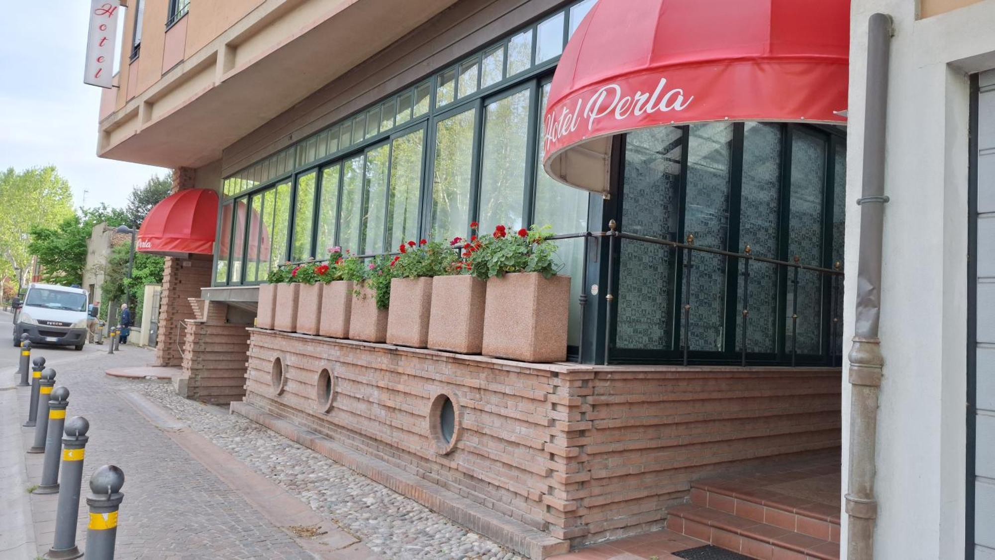 Hotel Perla Massa Lombarda Екстериор снимка