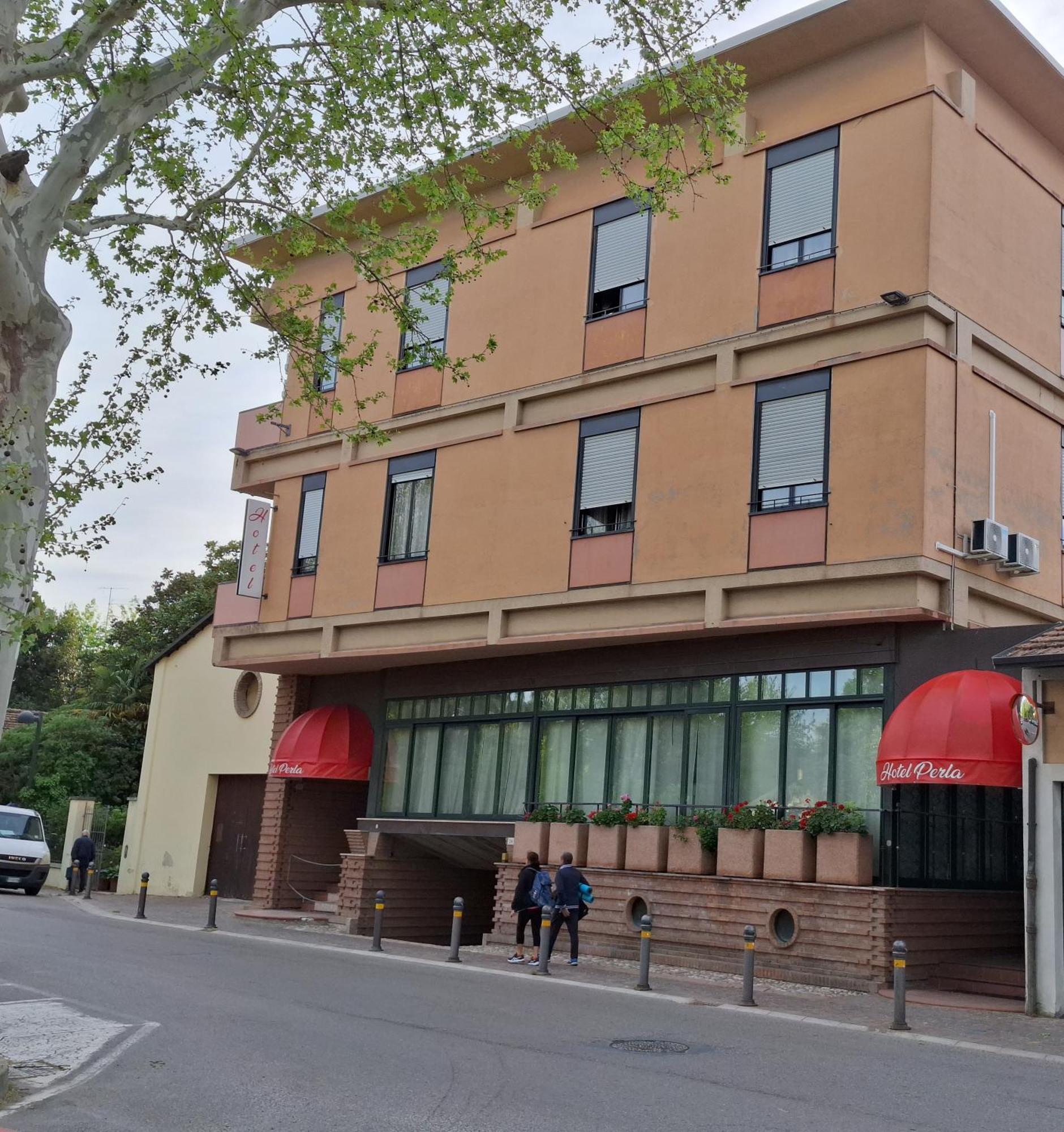 Hotel Perla Massa Lombarda Екстериор снимка
